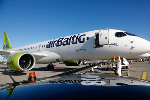 Латвийский перевозчик AirBaltic приостановил полёты из Риги в Минск