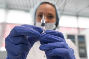 В Госдуму внесён законопроект о включении прививок от коронавируса в национальный календарь 
