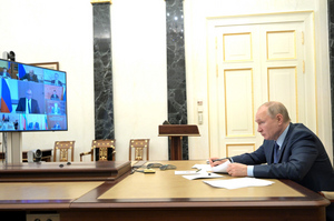 Путин призвал "держать руку на пульсе" из-за факторов нестабильности в экономике