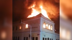 Демонстранты в Колумбии сожгли здание Дворца правосудия и помешали пожарным тушить