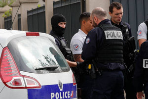 Посольство проверяет информацию о задержании во Франции "четырёх выходцев из России"