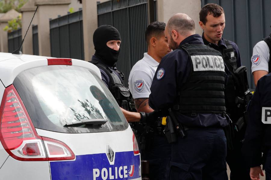 Посольство проверяет информацию о задержании во Франции 