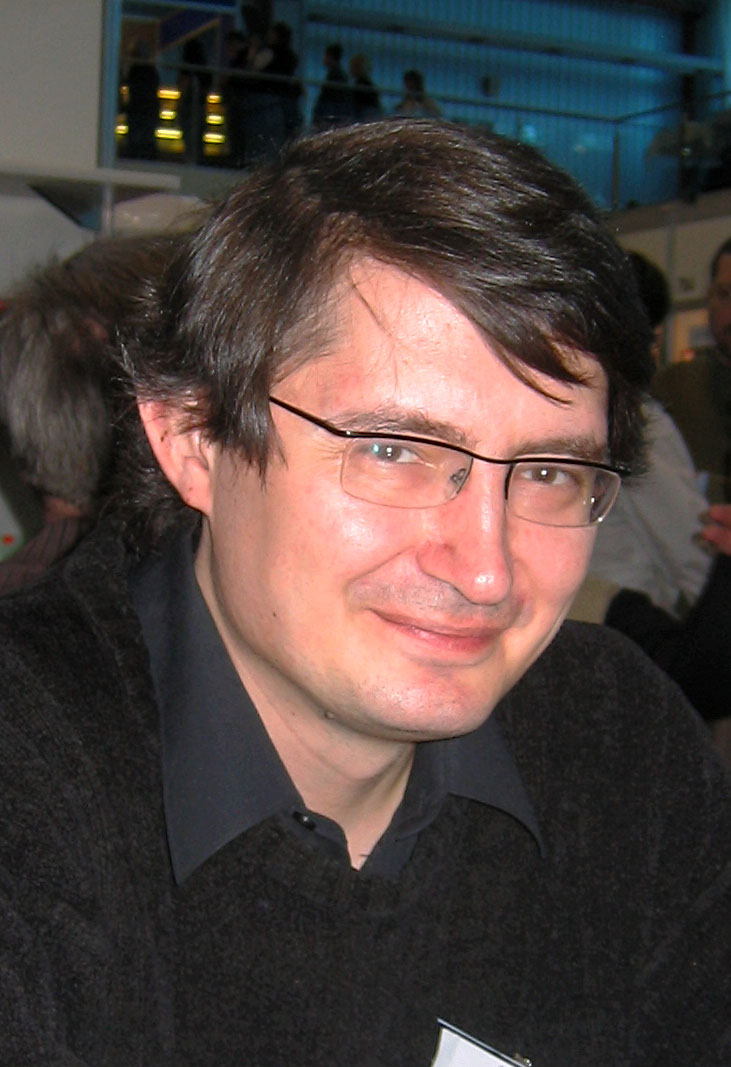 <p>Сотый запуск без аварий — это в некоторой степени знак качества, который будут видеть все потенциальные клиенты. Но важно понимать, что набрать такой опыт в обычной конкурентной среде было бы сложно. Илону Маску активно помогает NASA, Пентагон, его ракеты используются часто, и желающих действительно много, но это совсем не значит, что российские ракеты какие-то плохие, ненадёжные или в них нет технологий, которые гарантируют доставку груза на орбиту. Хороший тому пример — последние два с половиной года, которые "Роскосмос" отработал без единой аварии. Такой результат, как у нас, — это демонстрация безупречной надёжности</p>