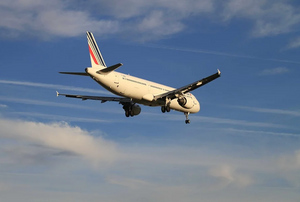 Песков переадресовал вопрос о ситуации с рейсом Air France авиационным властям