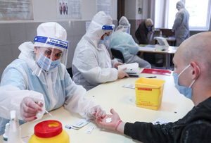 Кабмин выделил свыше 52 миллиардов рублей медикам, работающим с ковидными пациентами