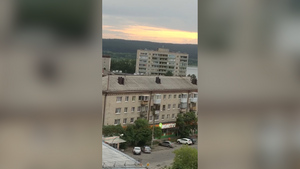 В Екатеринбурге экс-полицейский открыл стрельбу из окна квартиры, среди раненых — ребёнок