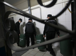 ВЦИОМ: Большинство россиян поддерживают идею заменить трудовых мигрантов заключёнными