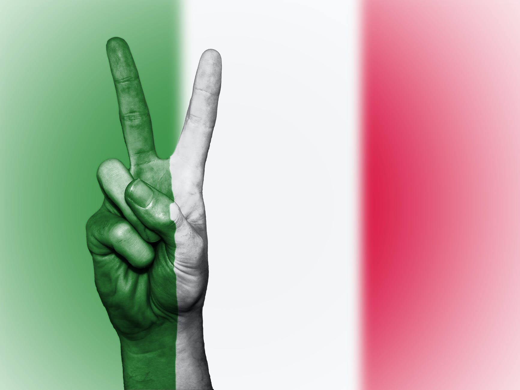 Италия с середины мая разрешит путешествия по стране с "зелёным пропуском"
