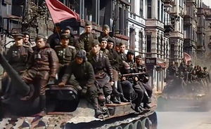 Кадры с Парада советских войск в Берлине в мае 1945-го раскрасили с помощью нейросетей