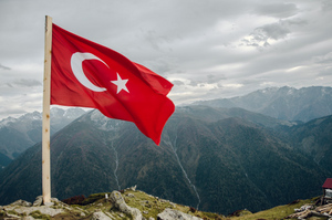 Турция ужесточила локдаун, запретив продажу одежды и электроники