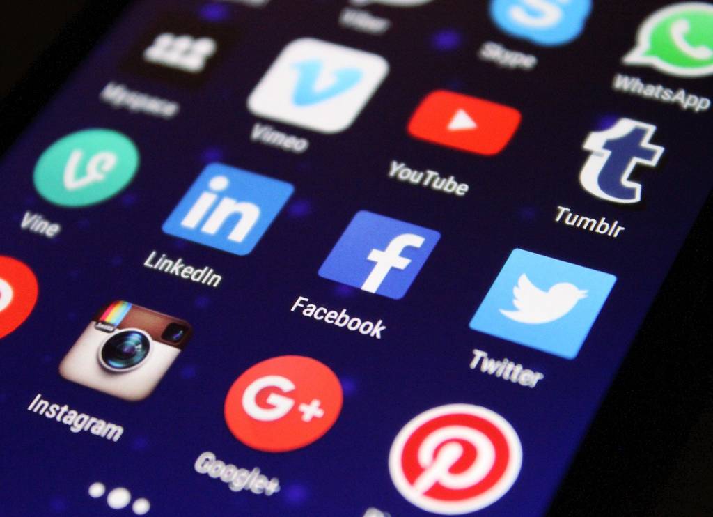 Российский суд в конце мая и начале июня рассмотрит вопрос о штрафах Facebook, Google, Twitter и TikTok