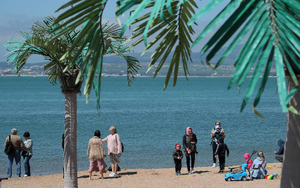 "Морским воздухом не пахнет": Туристы рассказали, что творится на российских курортах в майские праздники