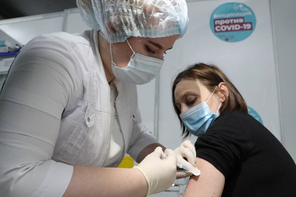 Названы лучшие регионы России по показателям вакцинации