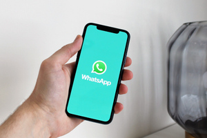 Роскомнадзор не ограничивает работу мессенджера WhatsApp в РФ