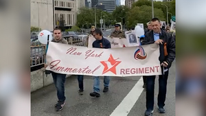 С военными песнями: в Нью-Йорке провели шествие в честь Дня Победы