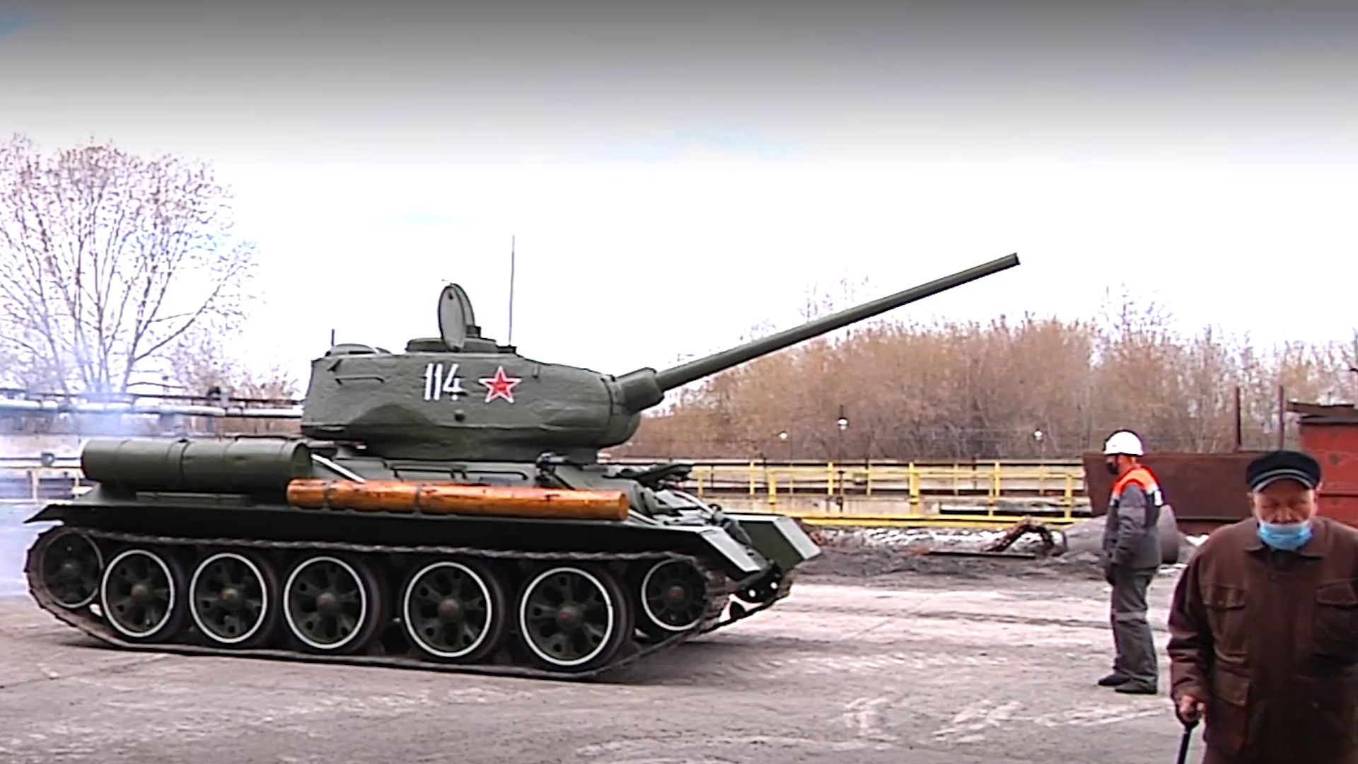 "Изъянов нет": Ветеран проверил состояние танка Т-34 перед парадом в Новокузнецке