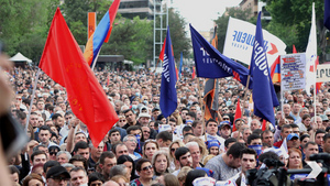 Митинг в центре Еревана с георгиевскими флагами. Фото © Телеграм-канал "Альянс Армении"