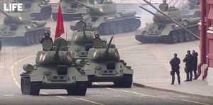 Зрители Парада Победы встретили военную технику на Красной площади