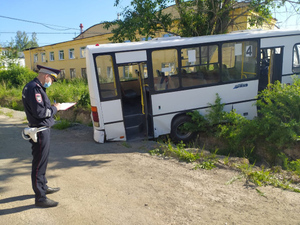 В МВД рассказали, как кондуктор автобуса с отказавшими тормозами на Урале спасла пассажиров
