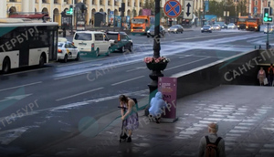 В центре Петербурга вандал испортил стенд Евро-2020, но попал в прицел камер