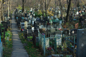 Россиянин уже 27 лет прописан на кладбище из-за очереди на жильё