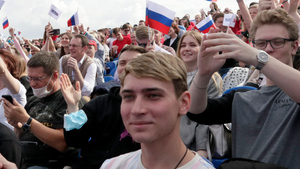 Более 10 тысяч активистов приняли участие в акциях "Молодой гвардии ЕР" ко Дню России