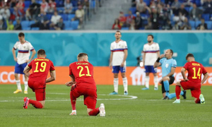 Болельщики освистали сборную Бельгии, вставшую на колено перед игрой с Россией