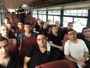 Азербайджан передал Армении 15 военнопленных в обмен на карты минных полей