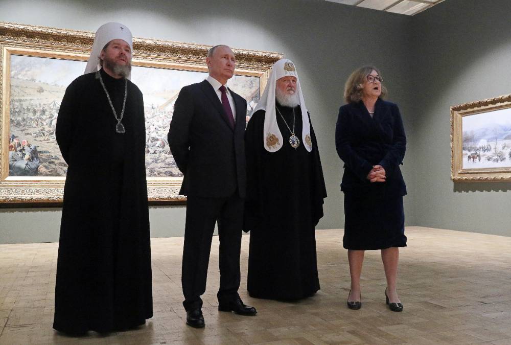 Путин вместе с патриархом Кириллом посетил выставку к 800-летию Невского