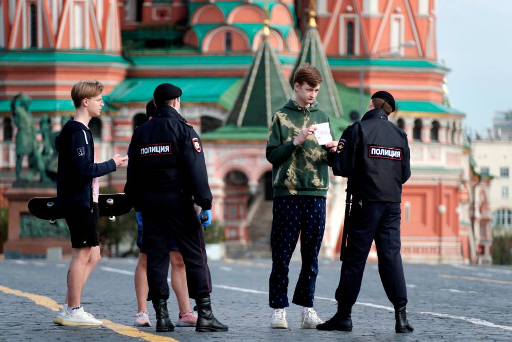 Мэрия Москвы оценила возможность возвращения к пропускам из-за ситуации с ковидом