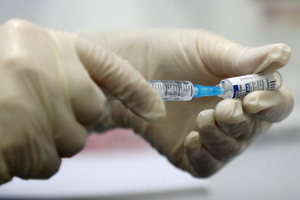 В Совфеде призвали запустить более эффективную рекламу вакцинации