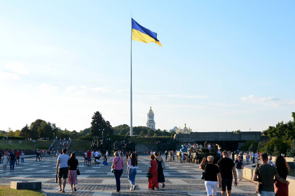 Журналист выругался матом на украинском телевидении, услышав поздравление россиян