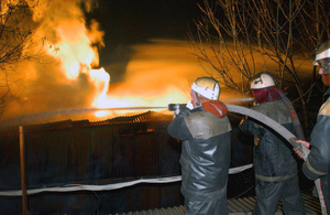Завод по переработке древесины загорелся на площади 2100 кв. метров в Приморье