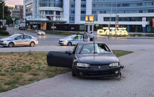 В Екатеринбурге водитель пролетел перекрёсток и сбил пешеходов на тротуаре