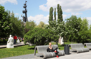 Москвичей предупредили о штрафах за использование скамеек в парках