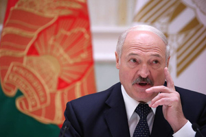 Лукашенко захотел обучить белорусов обращению с оружием, потому что "мир одурел вообще"