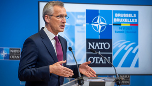 НАТО продолжит стремиться к диалогу с Россией, заявил Столтенберг