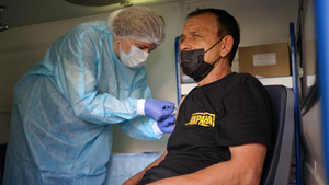 Челябинский губернатор предложил давать выходной после вакцинации от ковида