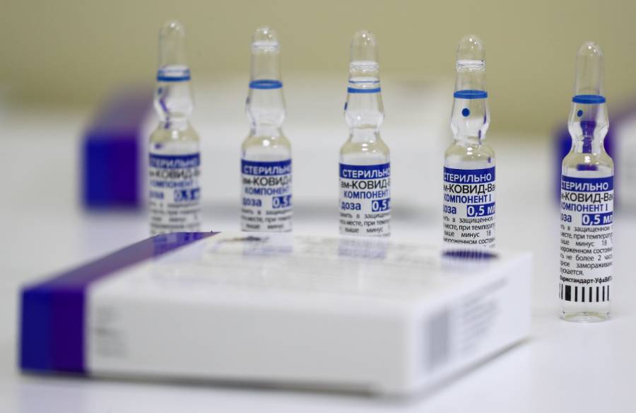 Учёные подтвердили эффективность вакцин против всех штаммов коронавируса