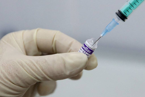 Госдума сняла с повестки вопрос о включении вакцинации от ковида в календарь прививок