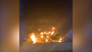В небе клубы чёрного дыма: Мощный пожар охватил металлобазу в московской Некрасовке