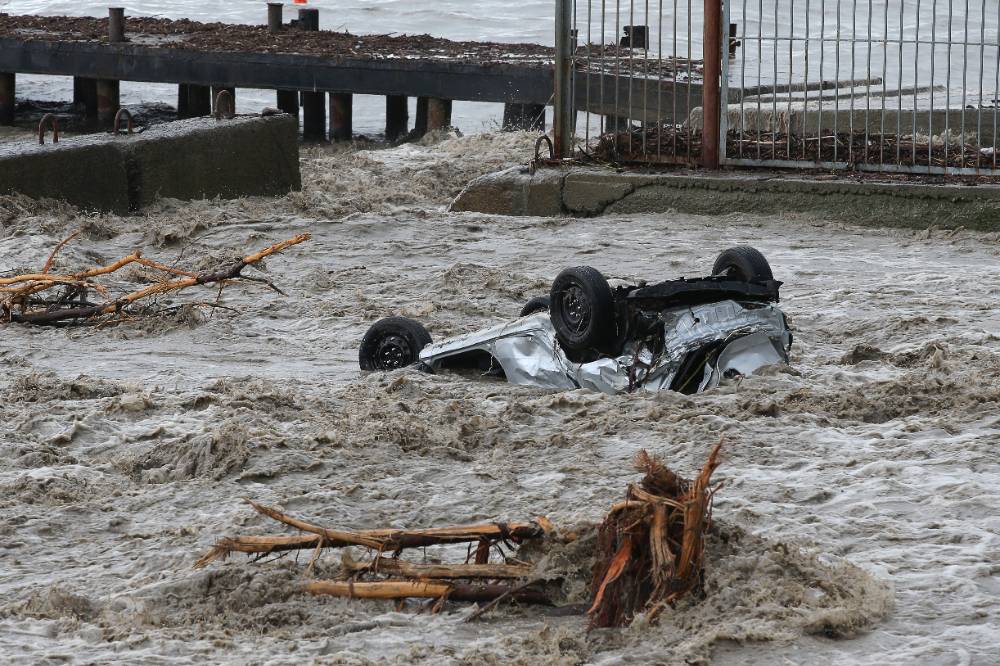 Число пострадавших от наводнения в Ялте выросло до 11