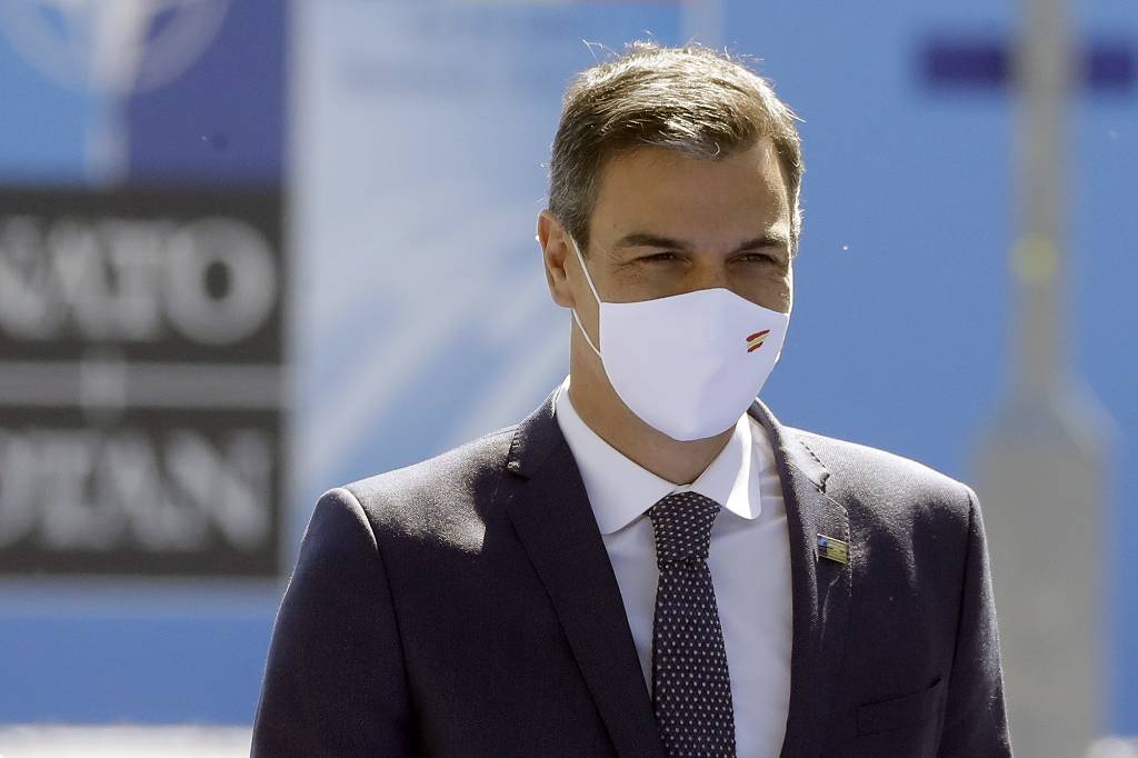 Испания может отменить с 26 июня обязательное ношение масок на улице