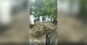 В Ялте из-за потопа объявили режим ЧС, началась эвакуация жителей