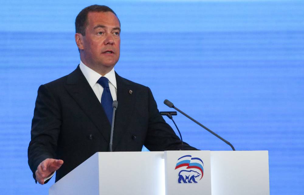 Медведев заявил о необходимости утвердить предвыборную программу 