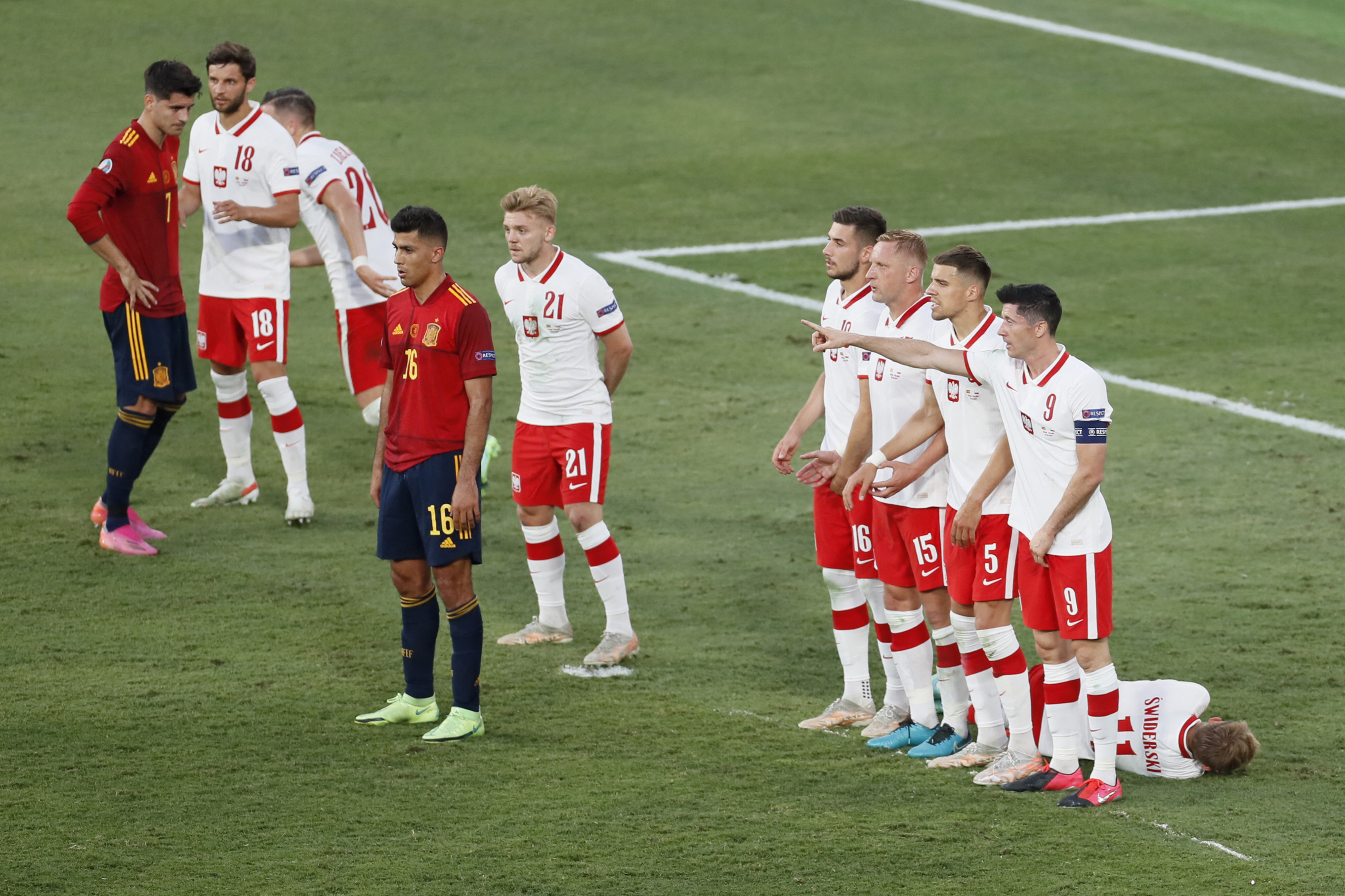 "Красная фурия" снова разочаровала: Испания второй раз подряд сыграла вничью на Евро-2020