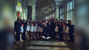 "Нет, я люблю их!": Солист Rammstein по-русски обратился к детям, снявшимся в его клипе