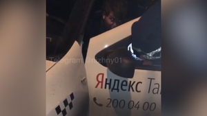 Не мог даже стоять на ногах: В Нижнем Новгороде задержали таксиста-неадеквата с несколькими паспортами и неизвестным веществом в авто