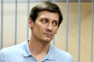 Экс-депутат Гудков содержится в двухместной камере изолятора на Петровке