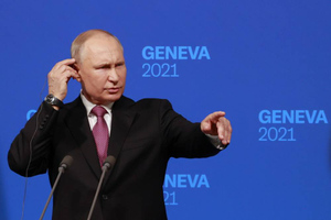 "Мы, как всегда, люди сердобольные": Песков объяснил приглашение американских журналистов на брифинг Путина в Женеве